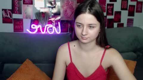 milanaroz online show from November 2025 06:01:01 PM