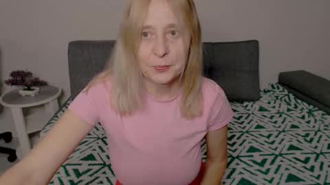 Milena online show from November 2025 03:11:01 PM