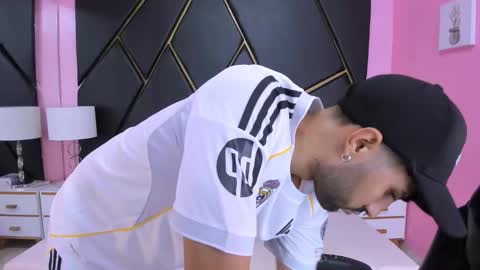 milanzaire online show from November 2025 09:35:01 PM