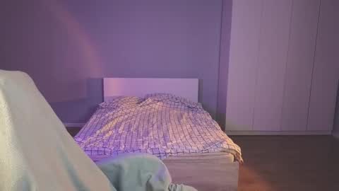 Mila online show from September 2025 04:22:02 PM