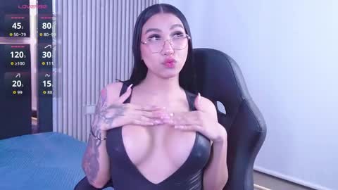Snapshot of milau_z chatting on June 2026 08:11:01 PM Milau online show from June 2026 08:11:01 PM