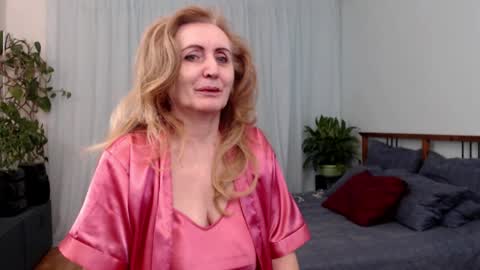 Mila online show from December 2025 02:44:02 PM