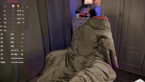 Mia online show from February 2025 08:54:02 PM