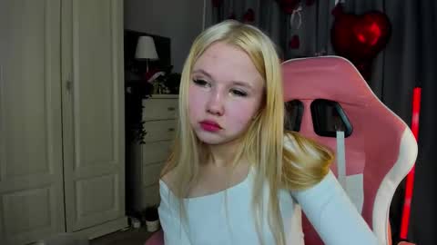 Mia online show from February 2026 04:42:02 AM