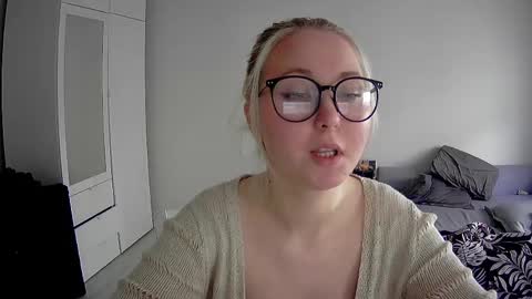 Snapshot of milena391630 chatting on April 2026 12:52:02 PM Milena new nonude shy blonde natural online show from April 2026 12:52:02 PM