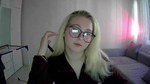 Snapshot of milena391630 chatting on April 2026 01:14:02 PM Milena new nonude shy blonde natural online show from April 2026 01:14:02 PM