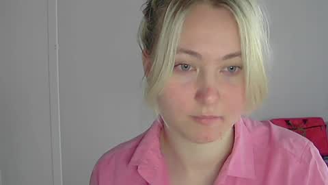 Snapshot of milena391630 chatting on May 2026 04:30:02 AM Milena new nonude shy blonde natural online show from May 2026 04:30:02 AM