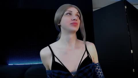 Snapshot of milena_hardy chatting on October 2025 04:20:02 AM Milena Hardy online show from October 2025 04:20:02 AM