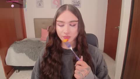 Snapshot of miley_baker chatting on December 2025 03:09:02 PM Miley online show from December 2025 03:09:02 PM