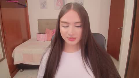 Snapshot of miley_baker chatting on December 2025 02:35:01 PM Miley online show from December 2025 02:35:01 PM