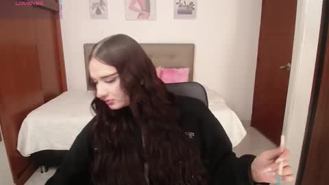 Snapshot of miley_baker chatting on January 2026 03:58:01 PM Miley online show from January 2026 03:58:01 PM