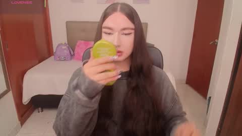 Snapshot of miley_baker chatting on February 2026 04:14:02 PM Miley online show from February 2026 04:14:02 PM