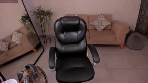 Miley Cruz  IG miley model23 online show from November 2025 07:25:02 PM