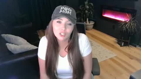 Snapshot of mileymadness chatting on December 2024 11:19:02 PM Miley Madness online show from December 2024 11:19:02 PM