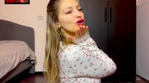 Snapshot of mileyy_cute chatting on March 2026 11:10:01 PM mileyy_cute online show from March 2026 11:10:01 PM