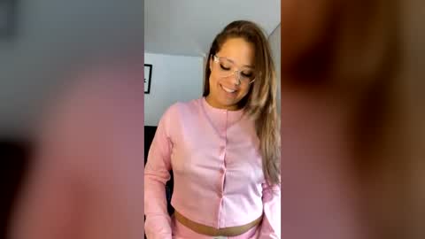 Snapshot of milf__pretty chatting on June 2026 05:05:01 PM Melissa online show from June 2026 05:05:01 PM