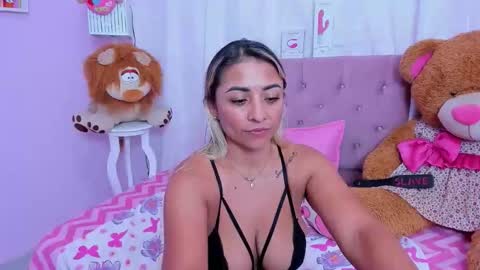 Snapshot of milf_bigass_ chatting on May 2026 12:45:01 PM Antonella online show from May 2026 12:45:01 PM