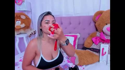 Snapshot of milf_bigass_ chatting on June 2026 12:44:02 PM Antonella online show from June 2026 12:44:02 PM