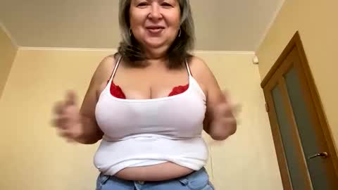 Snapshot of milf_charlotty chatting on October 2025 03:40:02 AM Charlotte online show from October 2025 03:40:02 AM