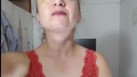 Snapshot of milf_valeria chatting on May 2026 04:25:02 PM Valeria online show from May 2026 04:25:02 PM