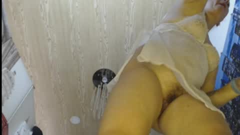 Snapshot of milf_valeria chatting on May 2026 05:42:01 PM Valeria online show from May 2026 05:42:01 PM