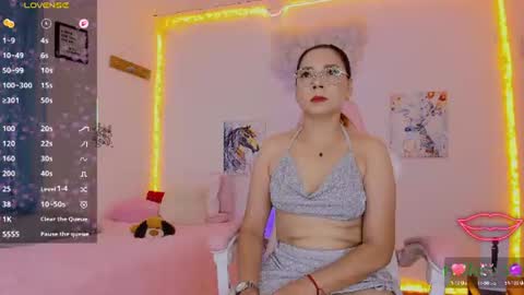 Snapshot of milfaaura chatting on June 2026 04:24:02 AM Aura online show from June 2026 04:24:02 AM