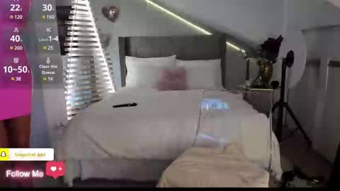 Snapshot of milfblondy chatting on February 2025 10:36:02 PM Ingrid online show from February 2025 10:36:02 PM