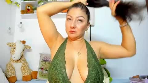 Snapshot of milfboobs_10 chatting on July 2026 10:58:02 PM Nakary Bustamante online show from July 2026 10:58:02 PM