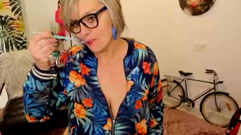 Snapshot of milfelladd69 chatting on February 2025 10:50:02 AM MilfElla online show from February 2025 10:50:02 AM