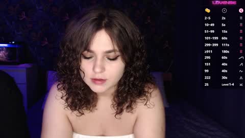 Snapshot of milk_slice chatting on December 2024 10:10:01 PM Stella and Neo online show from December 2024 10:10:01 PM