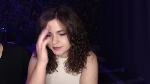 Snapshot of milk_slice chatting on March 2025 10:17:02 PM Stella and Neo online show from March 2025 10:17:02 PM