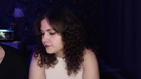 Snapshot of milk_slice chatting on October 2025 04:22:02 AM Stella and Neo online show from October 2025 04:22:02 AM