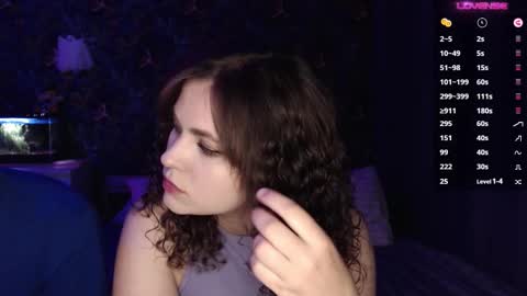 Snapshot of milk_slice chatting on October 2025 04:18:02 AM Stella and Neo online show from October 2025 04:18:02 AM