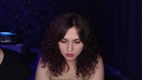 Snapshot of milk_slice chatting on November 2025 04:33:02 AM Stella and Neo online show from November 2025 04:33:02 AM