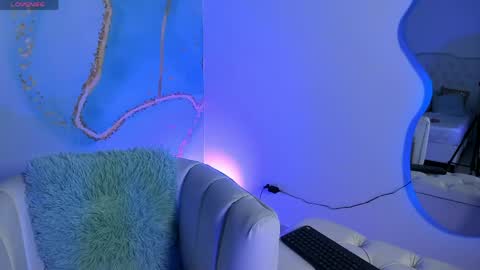 MiLKa VeLvEtT online show from April 2026 12:30:02 PM