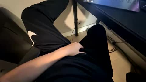 Milkme online show from April 2026 09:59:02 PM