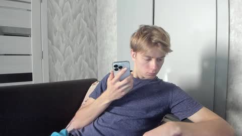 Snapshot of milkiwy chatting on December 2024 06:01:02 AM Isaac online show from December 2024 06:01:02 AM