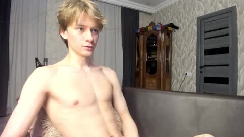 Snapshot of milkiwy chatting on February 2026 01:02:02 AM Isaac online show from February 2026 01:02:02 AM