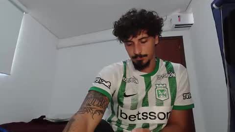 Snapshot of milkoffee chatting on February 2026 01:17:01 PM milkoffee online show from February 2026 01:17:01 PM