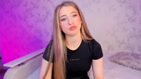 Vivian online show from December 2024 03:57:01 PM