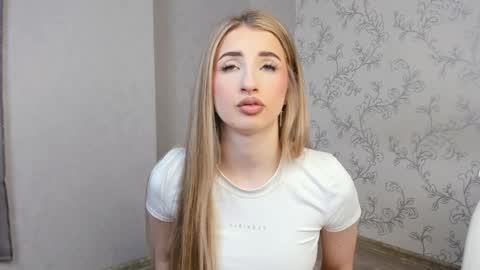 Vivian online show from January 2025 08:56:01 AM