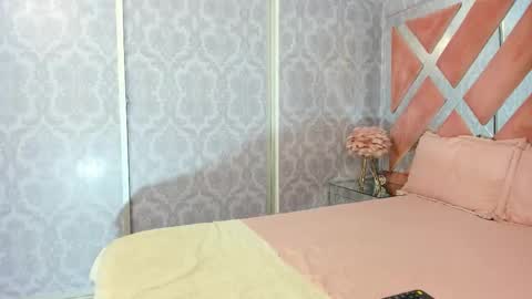 Sofia  online show from November 2025 05:15:02 PM