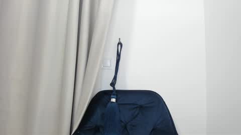 Livia online show from December 2024 03:30:01 PM