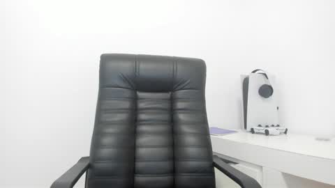 Livia online show from December 2024 07:25:02 PM