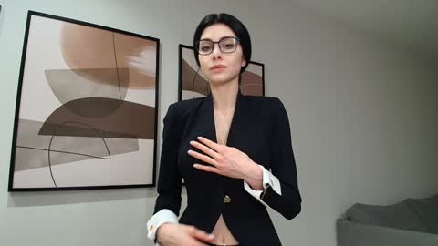 milla bella online show from December 2025 07:42:01 PM