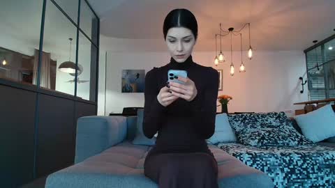 milla bella online show from March 2026 07:00:02 PM