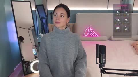 Mila online show from February 2025 09:37:01 PM