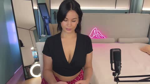 Mila online show from February 2025 07:15:02 PM