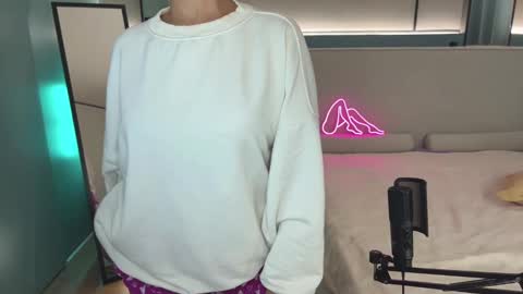 Mila online show from March 2025 08:05:02 PM