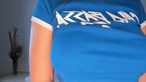 Mila online show from November 2025 10:40:02 AM